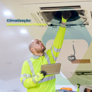 Técnico mexendo em um sistema de climatização em área de laboratório com o texto 'Climatização: Laboratórios e Clínicas' e a logo da empresa Valttec